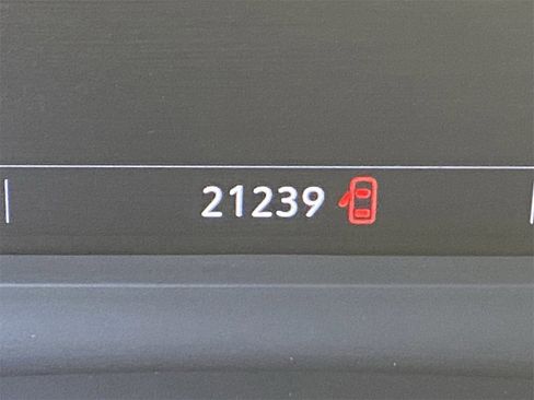 Certified 2025 Cadillac XT6 Premium Luxury image 26