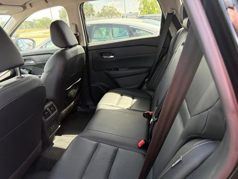 Used 2026 Nissan Rogue SL FWD image 3