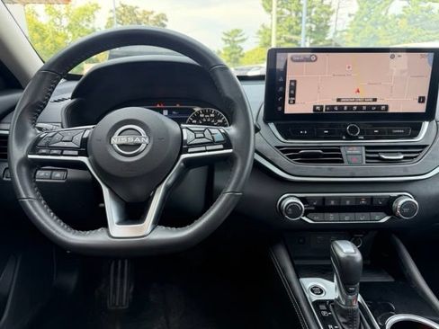 Used 2023 Nissan Altima 2.5 SV w/ SV Premium Package AWD/4WD image 17