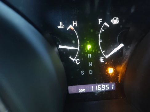 Used 2012 Toyota Highlander SE w/ Tow Pkg FWD image 8