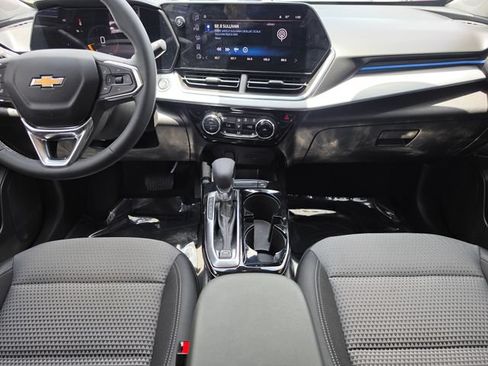 Used 2025 Chevrolet Trax LT w/ Driver Confidence Package FWD image 16