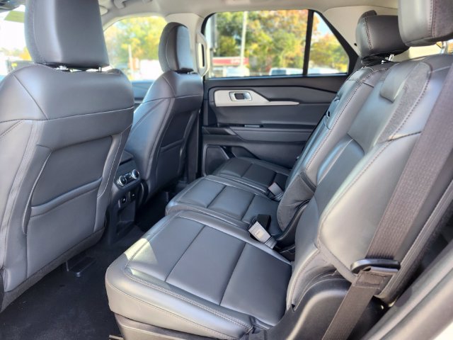 Used 2025 Ford Explorer Active w/ Active Comfort Package AWD/4WD image 16