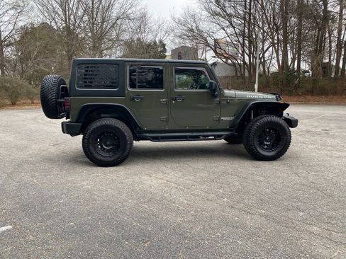 Used 2015 Jeep Wrangler Unlimited Rubicon w/ Connectivity Group AWD/4WD image 4