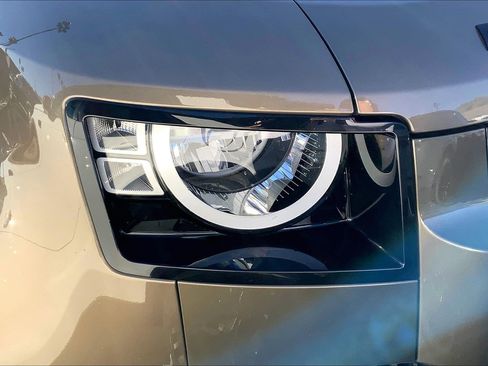 Used 2023 Land Rover Defender 110 S image 25