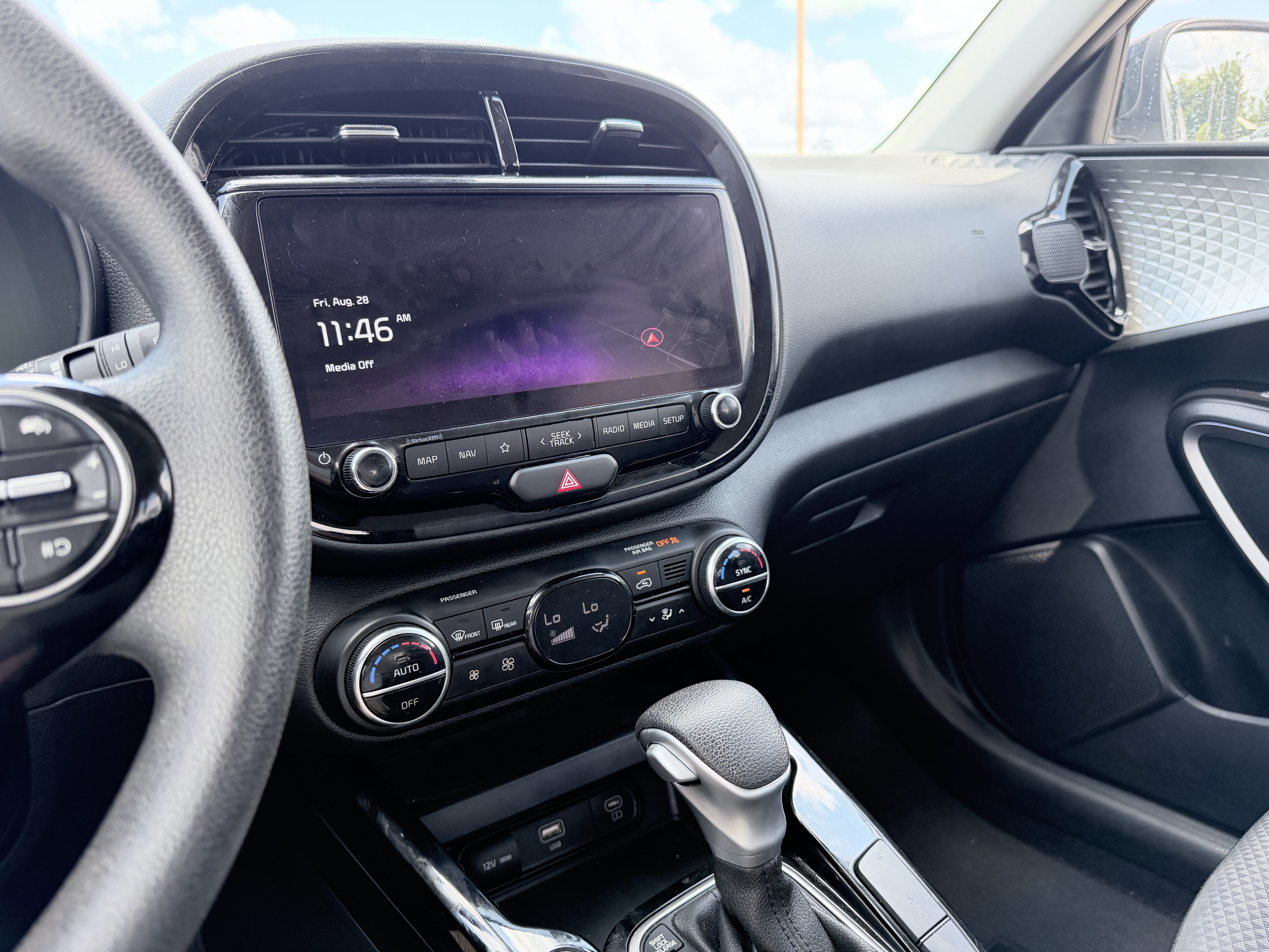Used 2024 Kia Soul S FWD image 2