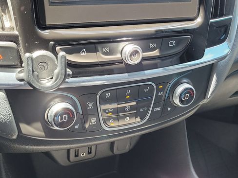 Used 2019 Chevrolet Traverse LT w/ LT Premium Package FWD image 28