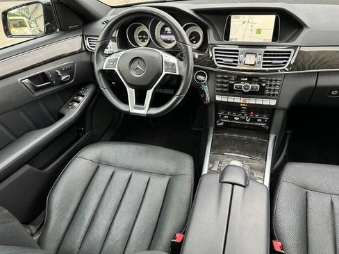 Used 2014 Mercedes-Benz E 550 4MATIC Sedan image 12