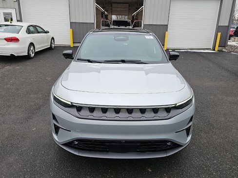 Used 2024 Jeep Wagoneer Launch Edition image 3