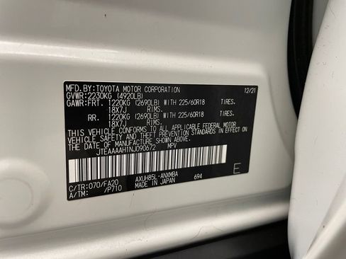 Used 2022 Toyota Venza LE AWD/4WD image 33