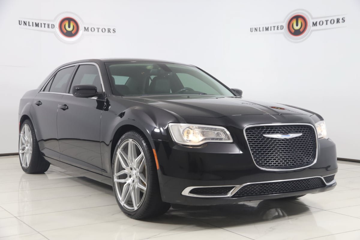 Used 2015 Chrysler 300 Limited RWD image 18