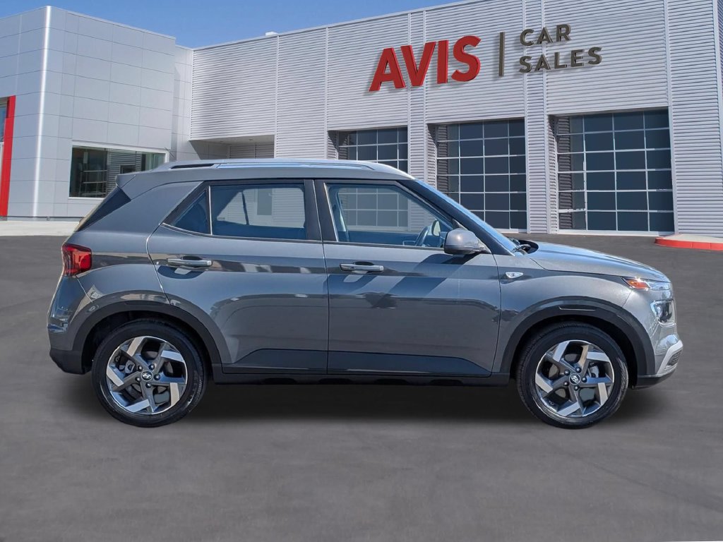 Used 2025 Hyundai Venue SEL FWD image 5