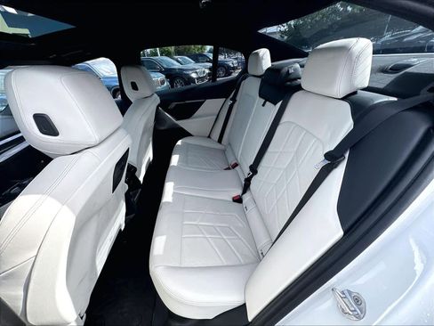 Used 2025 BMW i5 eDrive40i w/ M Sport Package RWD image 22