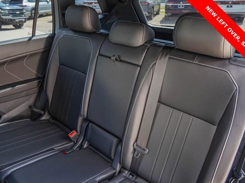 Used 2024 Volkswagen Tiguan SE R-Line image 32