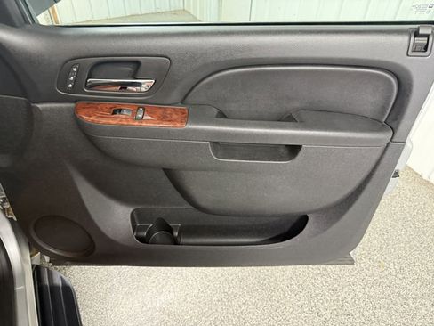 Used 2013 Chevrolet Avalanche LTZ image 35