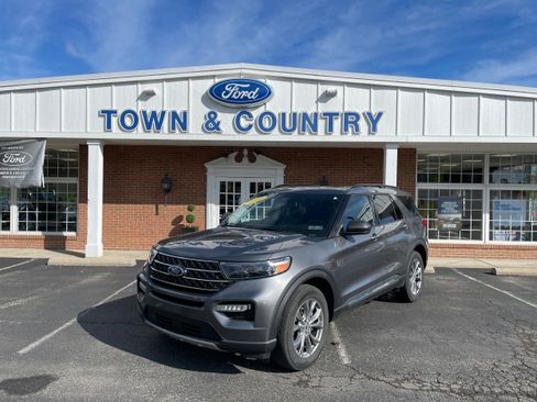 Used 2022 Ford Explorer XLT w/ Equipment Group 202A AWD/4WD image 1