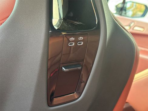 Used 2023 BMW iX xDrive50 w/ Premium Package image 22