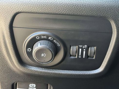 Used 2023 Jeep Grand Cherokee Overland AWD/4WD image 22