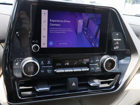 Used 2023 Toyota Highlander XLE FWD image 15