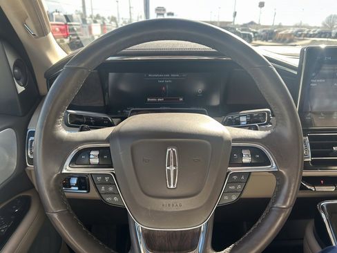 Used 2023 Lincoln Navigator Reserve image 30