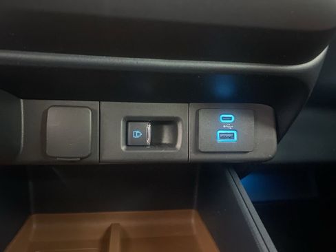 Used 2024 Ford Maverick Lariat w/ FX4 Off-Road Package image 7