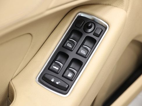 Used 2016 Aston Martin Vanquish Volante RWD image 13