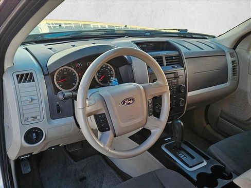Used 2010 Ford Escape XLS image 10