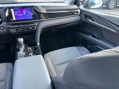 Used 2025 Toyota Camry LE image 10