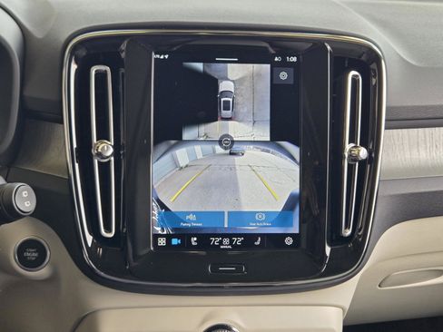 Used 2025 Volvo XC40 B5 Plus w/ Protection Package Premier image 16
