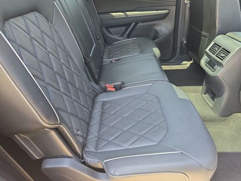 Used 2024 Volkswagen Atlas SEL Premium R-Line AWD/4WD image 19