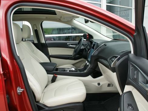 Certified 2022 Ford Edge Titanium w/ Class II Trailer Tow Package image 40