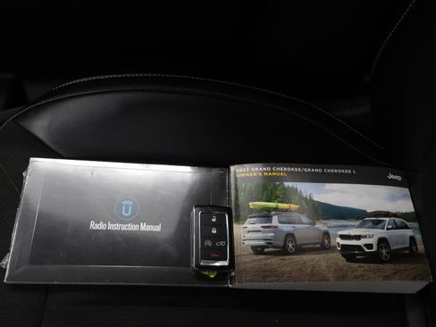 Used 2023 Jeep Grand Cherokee Altitude AWD/4WD image 62