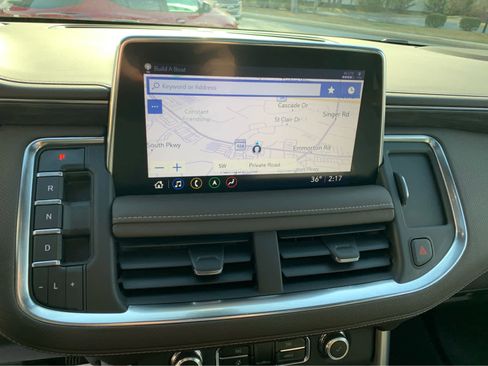 Used 2021 GMC Yukon XL SLT w/ SLT Premium Package image 19