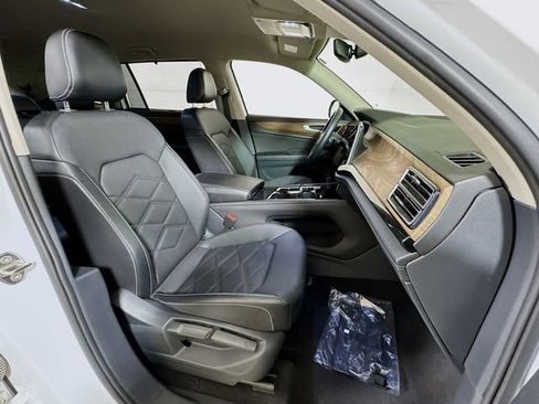Used 2025 Volkswagen Atlas SE FWD image 25