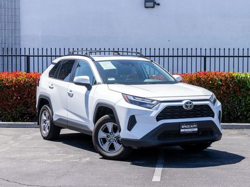 Used 2025 Toyota RAV4 XLE FWD image 10