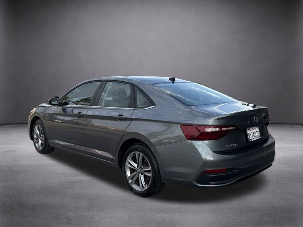 Used 2024 Volkswagen Jetta SE FWD image 6