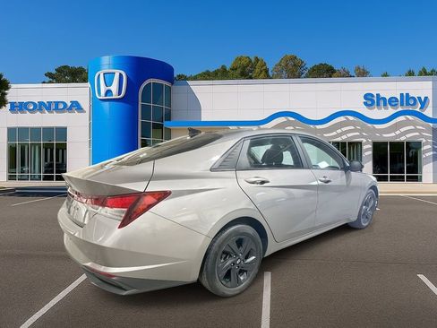 Used 2022 Hyundai Elantra SEL w/ Convenience Package image 8