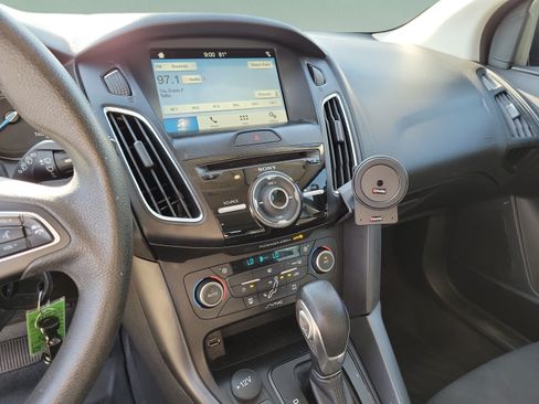 Used 2018 Ford Focus SEL FWD image 22