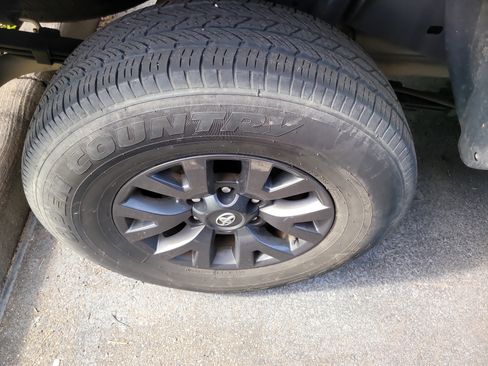 Used 2021 Toyota Tacoma SR5 image 7