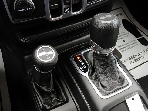 Used 2021 Jeep Wrangler Unlimited Sport AWD/4WD image 12