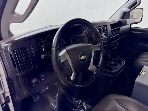 Used 2016 Chevrolet Express 3500 Extended image 9