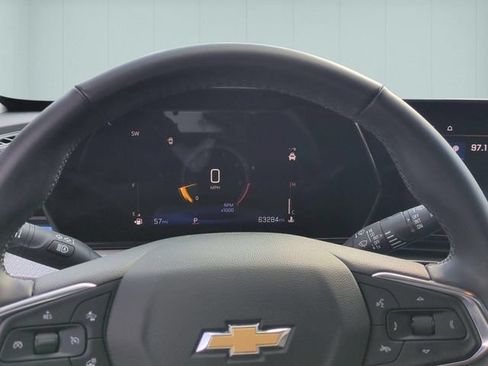 Used 2024 Chevrolet Trax LT w/ Sunroof Package FWD image 18