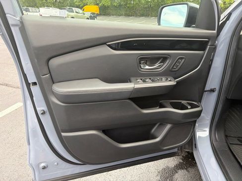 Used 2025 Honda Pilot Touring image 18