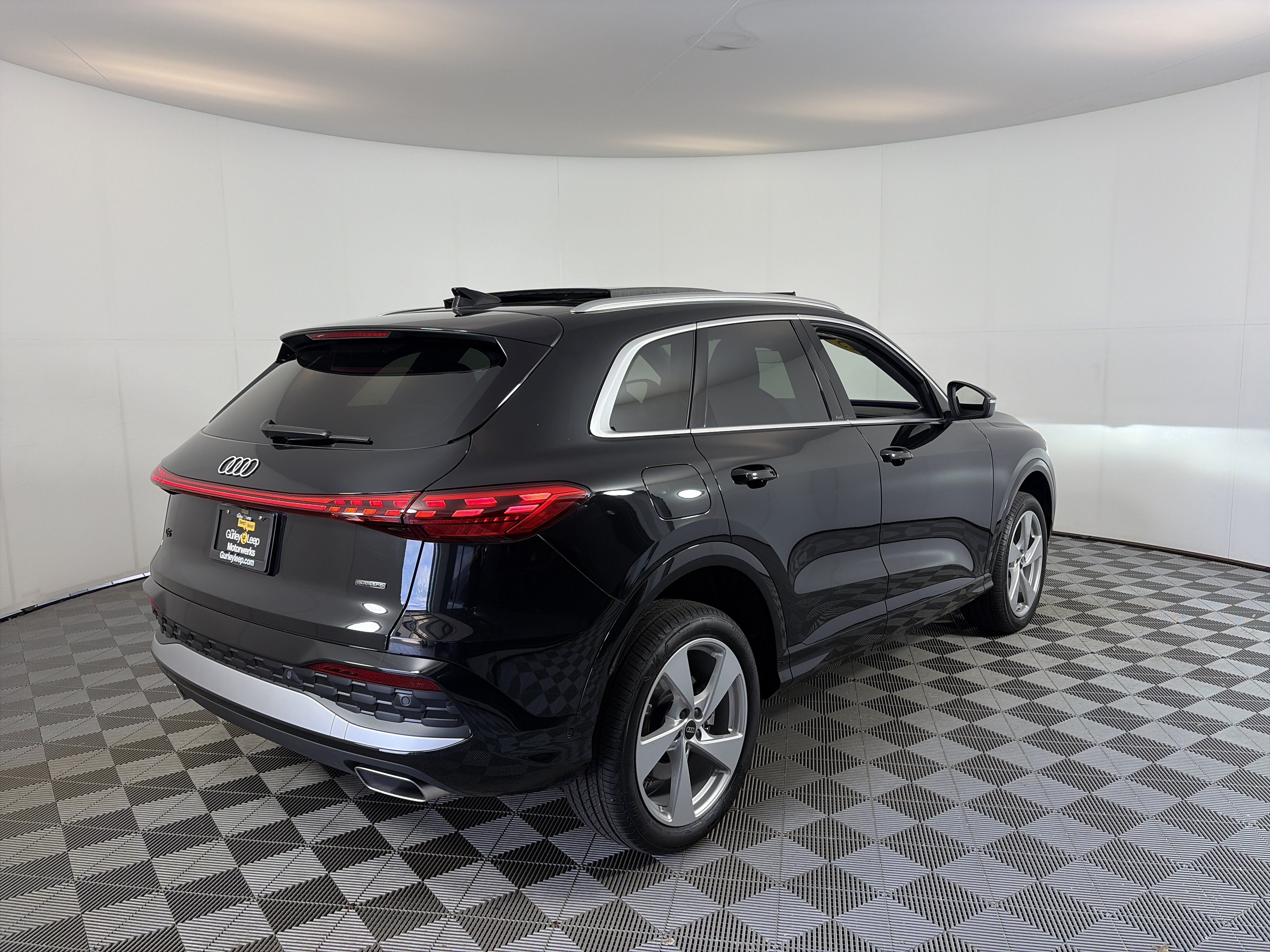 Used 2025 Audi Q5 Premium Plus w/ Premium Plus AWD/4WD image 10