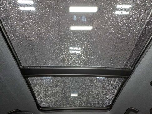 Used 2021 Volvo XC40 T5 R-Design w/ Advanced Package image 18