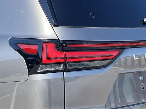 Used 2023 Lexus LX 600 4WD w/ Luxury Package image 10