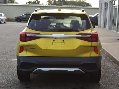 Used 2023 Kia Seltos LX AWD/4WD image 8