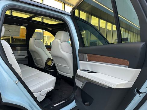 New 2026 Cadillac Vistiq Sport image 13