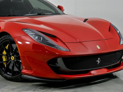 Used 2018 Ferrari 812 Superfast RWD image 2