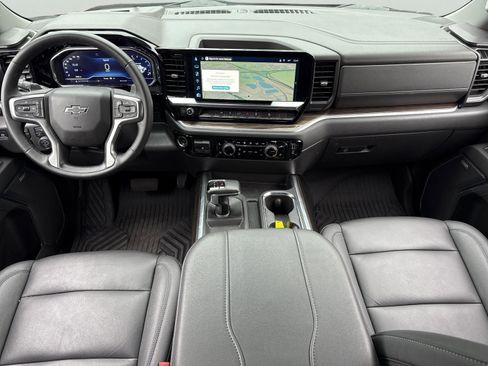 Used 2025 Chevrolet Silverado 1500 LT Trail Boss w/ Convenience Package II image 9