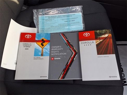 Used 2025 Toyota Corolla LE image 82